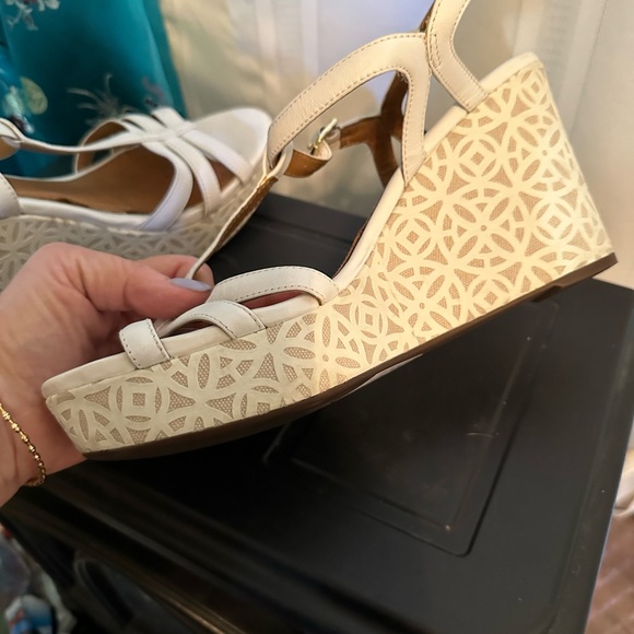 New! Clark’s White Leather Strappy Wedge Platform Heels - Picture 7 of 15